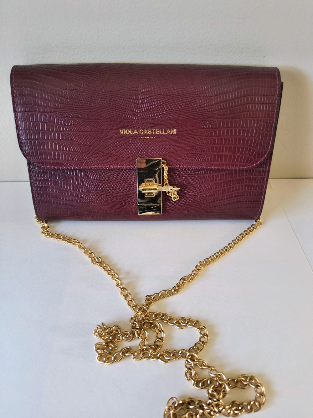 Viola Castellani Wine Croc-Embossed Chain Clutch